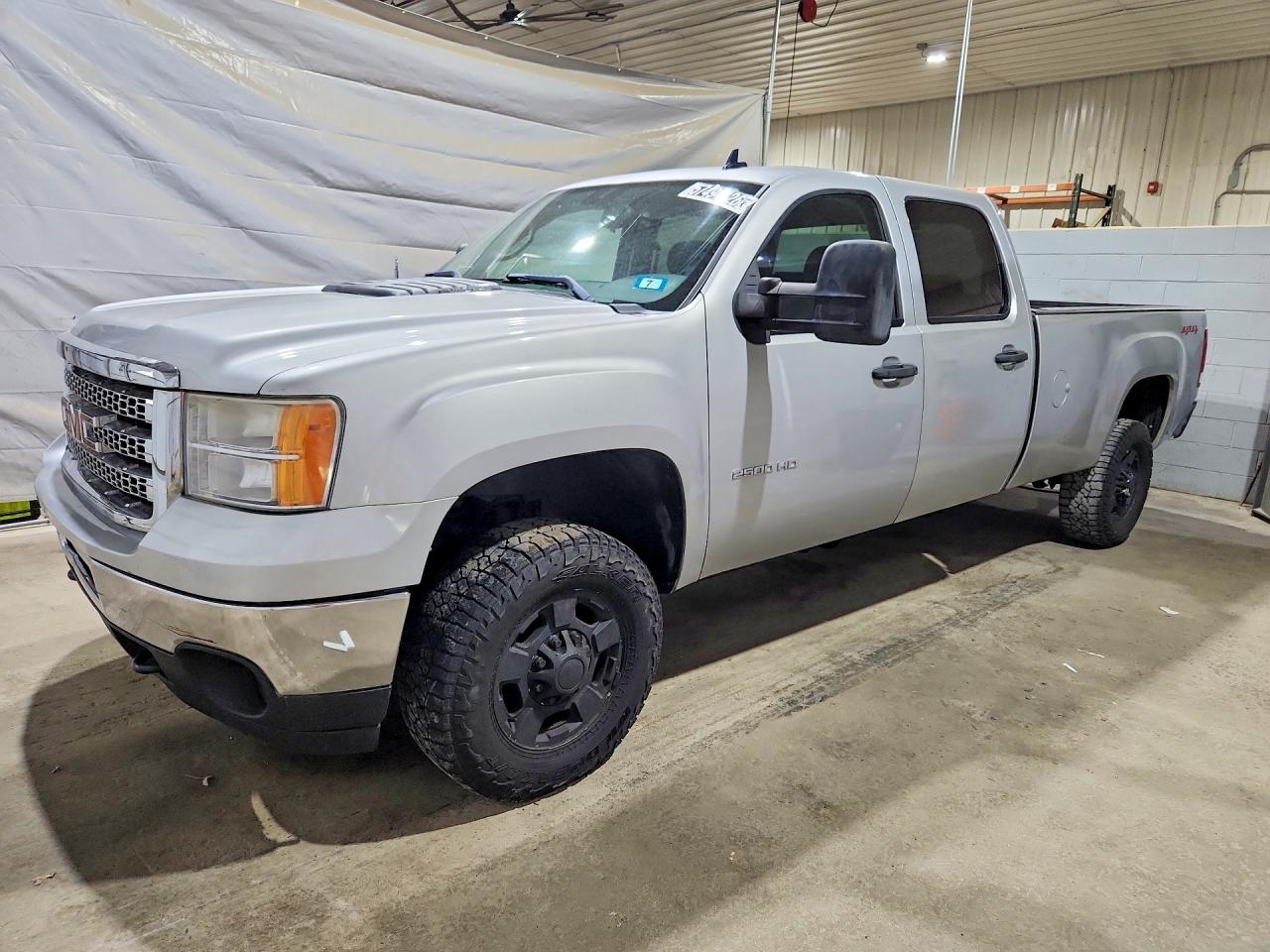 2012 GMC Sierra 2500HD SLE, VIN 1GT120CG1CF200636 — Minor dents and scratches