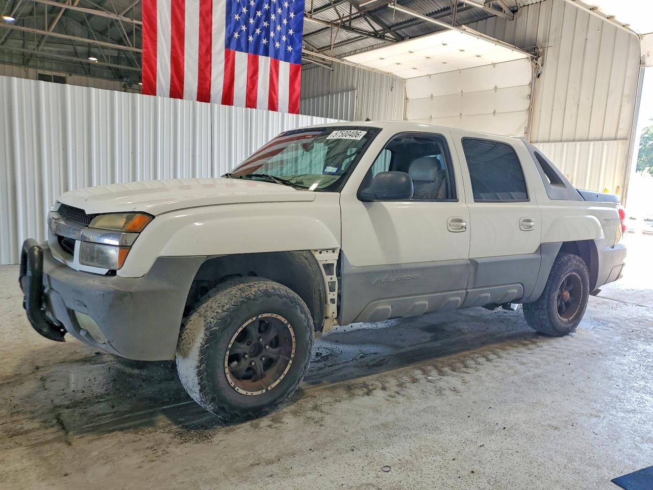 2002 Chevrolet Avalanche, VIN 3GNEC13T52G126000 — Rear end
