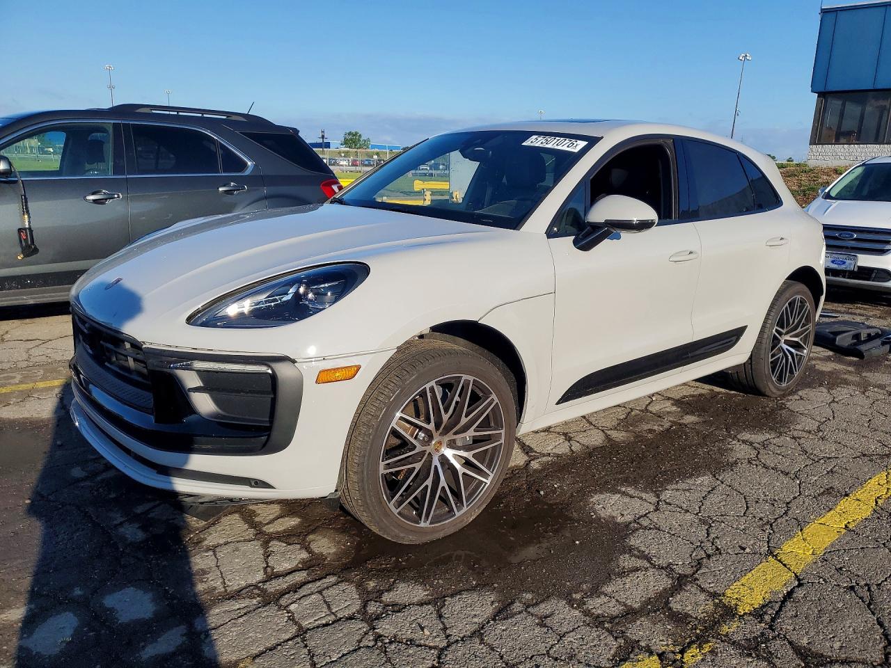 2025 Porsche Macan, VIN WP1AA2A51SLB03905 — Бок