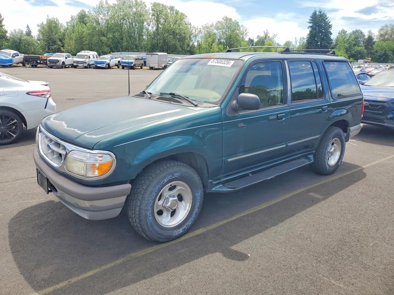 1995 Ford Explorer Eddie Bauer, VIN 1FMDU34XXSZB29968 — Перед
