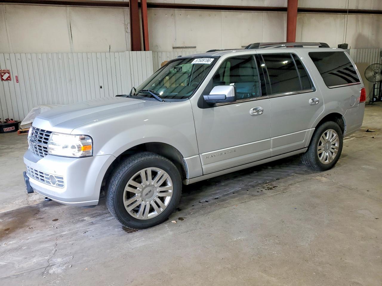 2014 Lincoln Navigator, VIN 5LMJJ2H53EEL03693 — Undercarriage