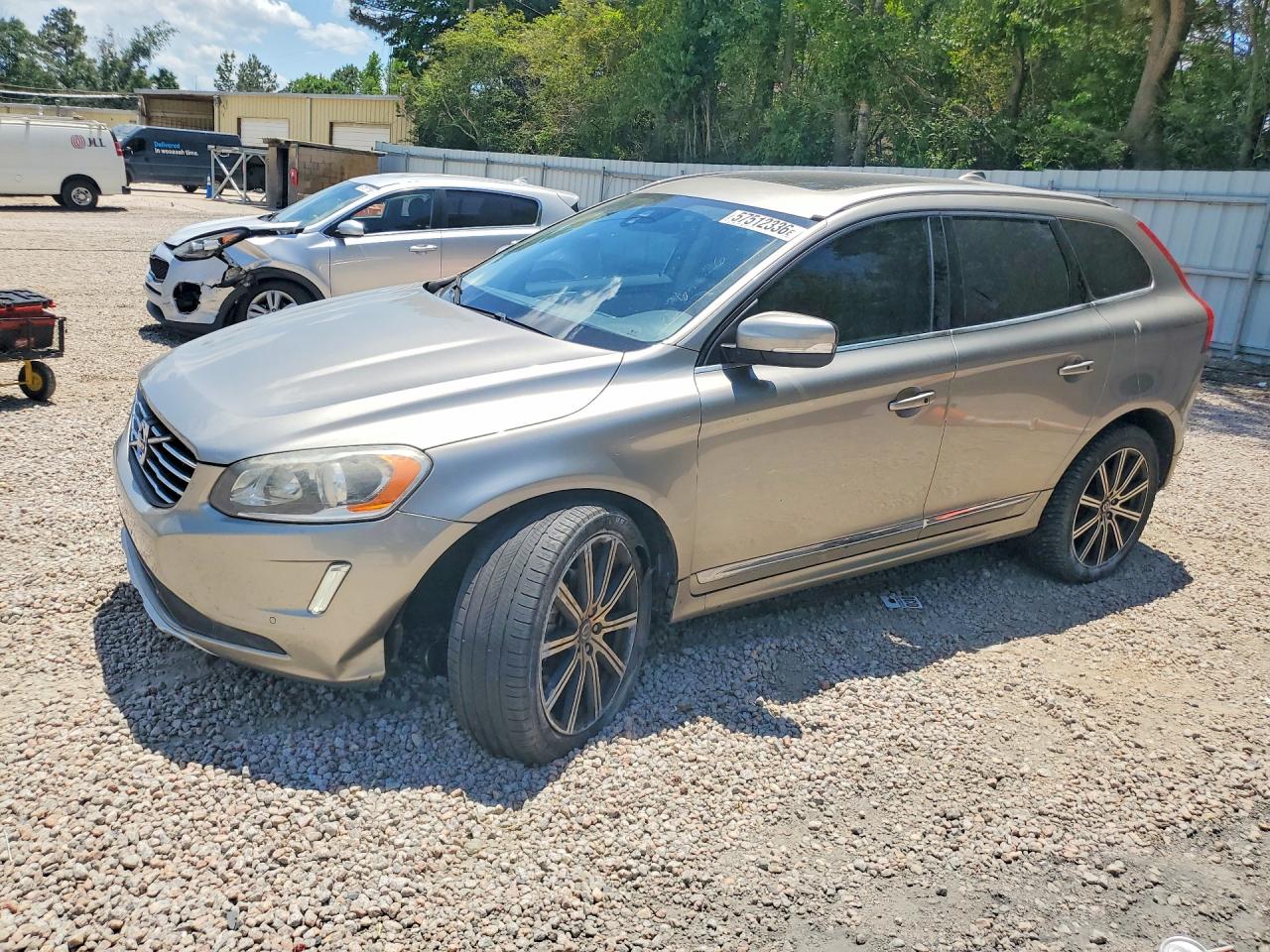 2014 Volvo XC60 3.2L, VIN YV4952DL1E2553533 — Undercarriage
