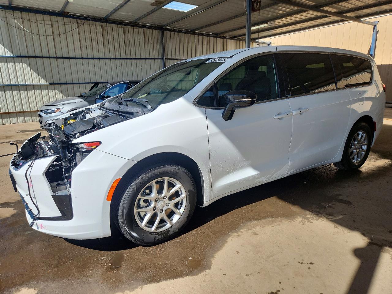 2027 Chrysler Pacifica Select, VIN 2C4RC1BG3VR556685 — Front end