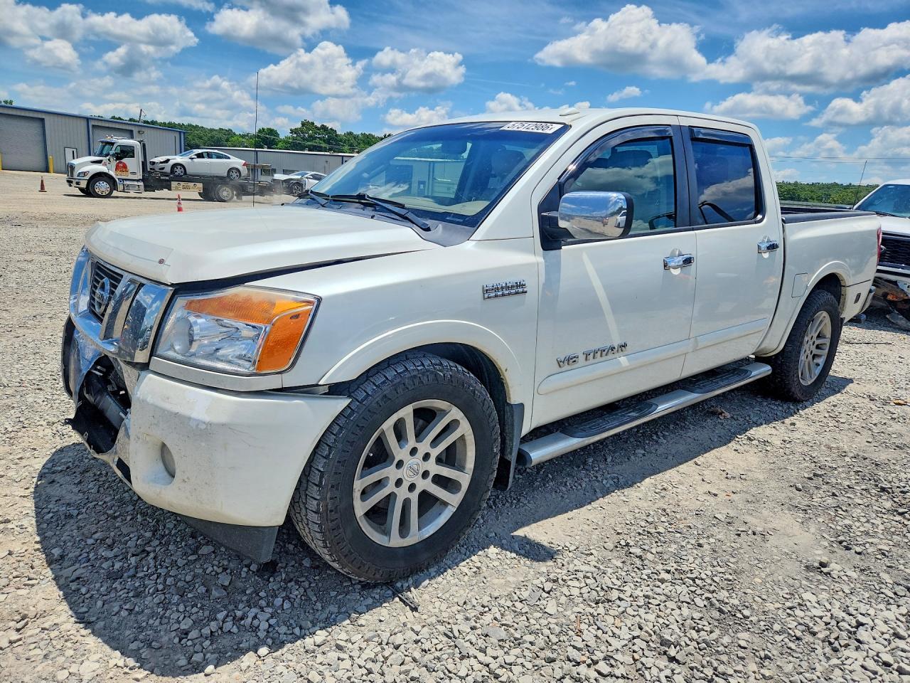 2015 Nissan Titan SV, VIN 1N6BA0ED2FN506665 — Front end