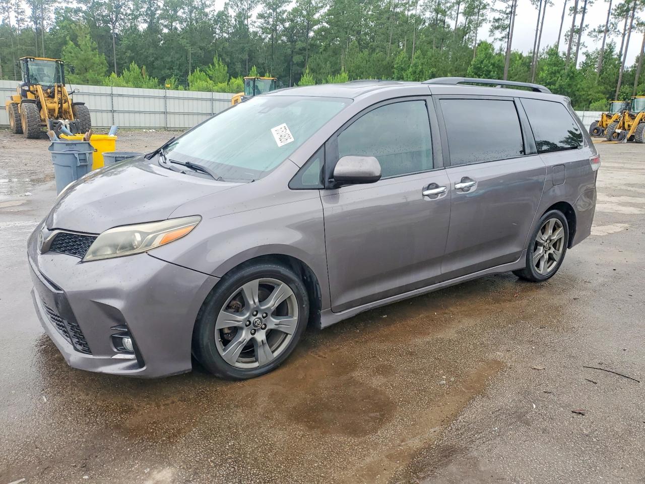 2018 Toyota Sienna SE Premium, VIN 5TDXZ3DC1JS904819 — Rear end