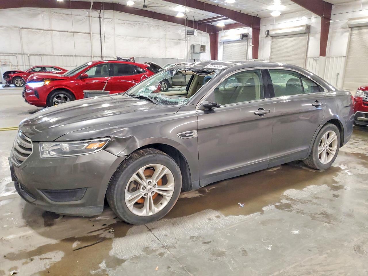 2015 Ford Taurus SE, VIN 1FAHP2D8XFG209441 — Front end