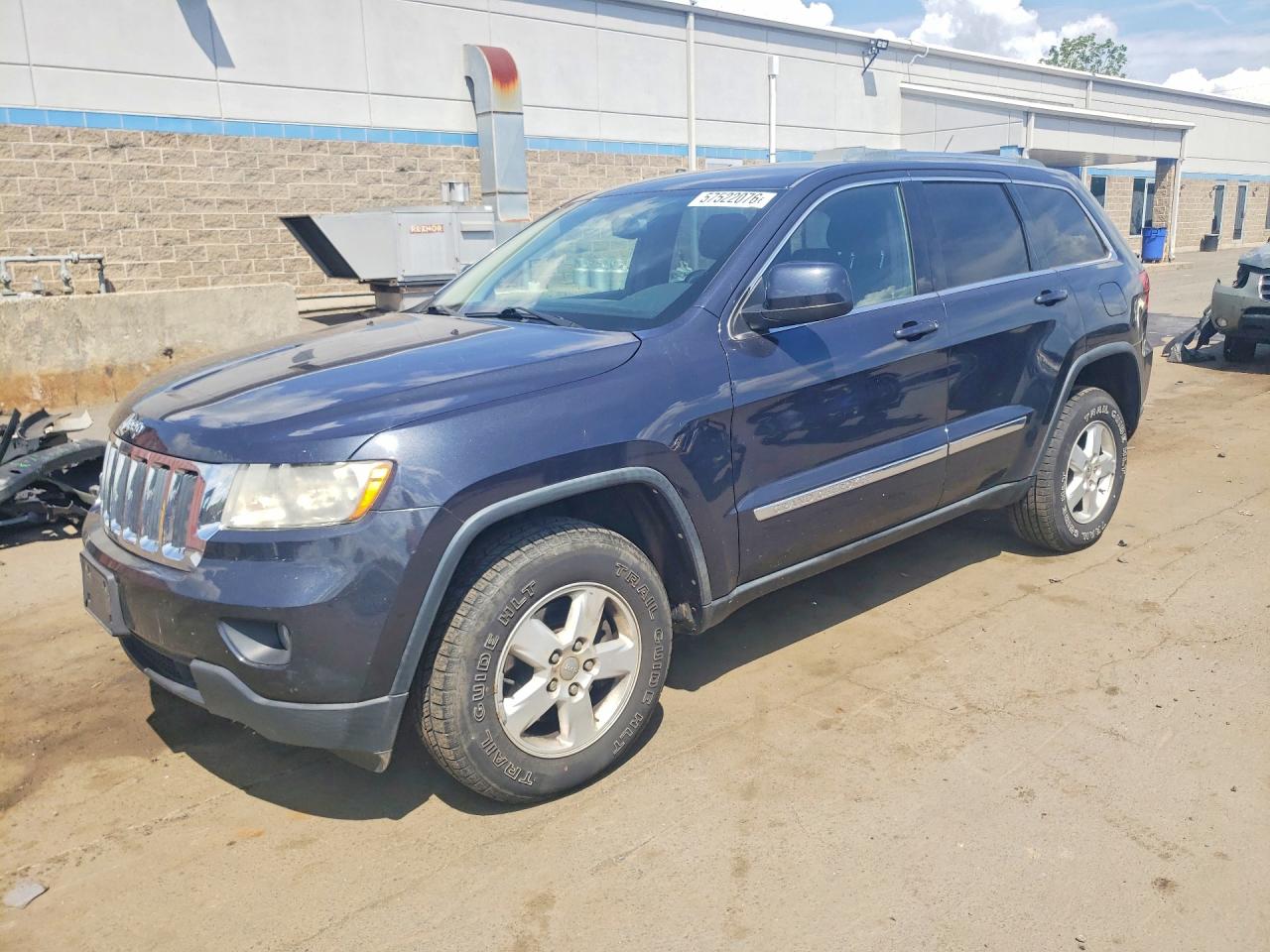 2013 Jeep Grand Cherokee Laredo, VIN 1C4RJFAG4DC635956 — Front end