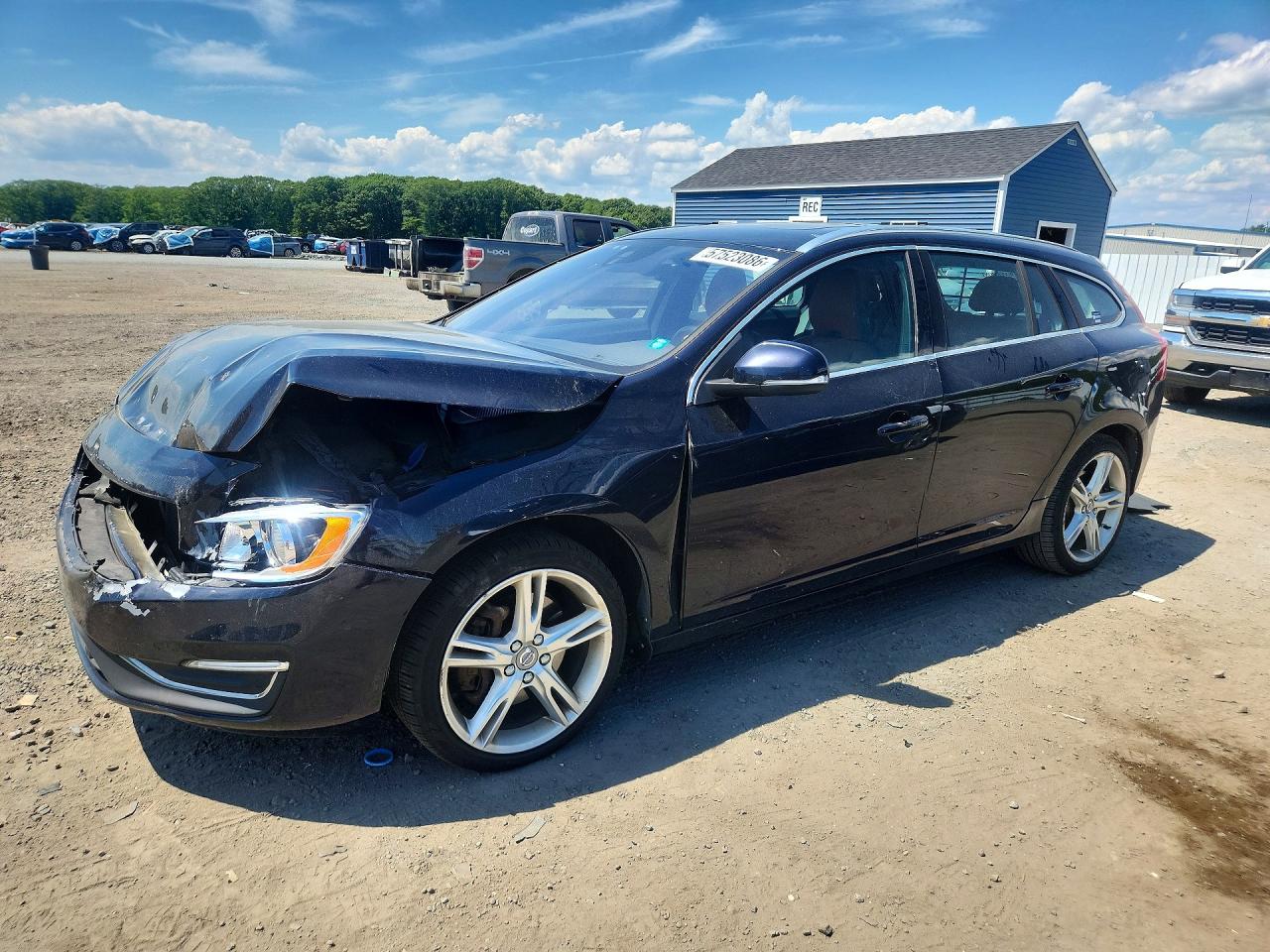 2017 Volvo V60 Premier, VIN YV140MSK0H1372686 — Перед