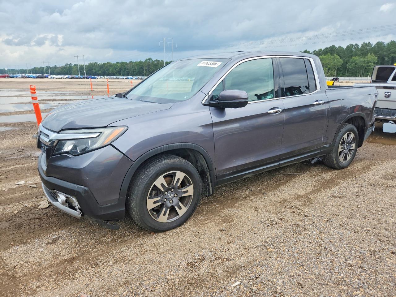 2018 Honda Ridgeline RTL-E, VIN 5FPYK3F70JB010167 — Front end