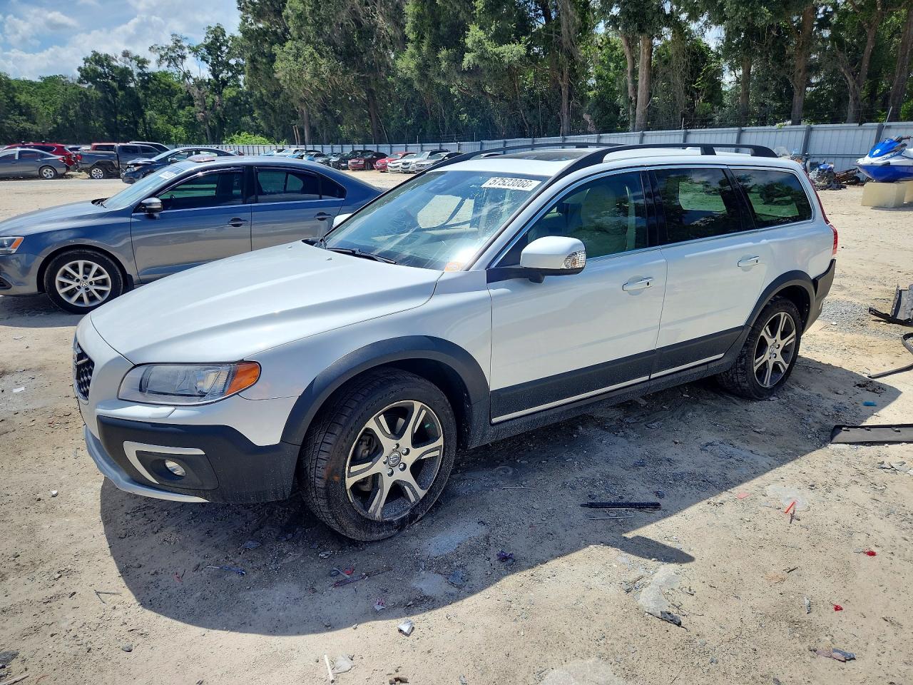 2015 Volvo XC70 T6 Platinum, VIN YV4902NM9F1225578 — Бок