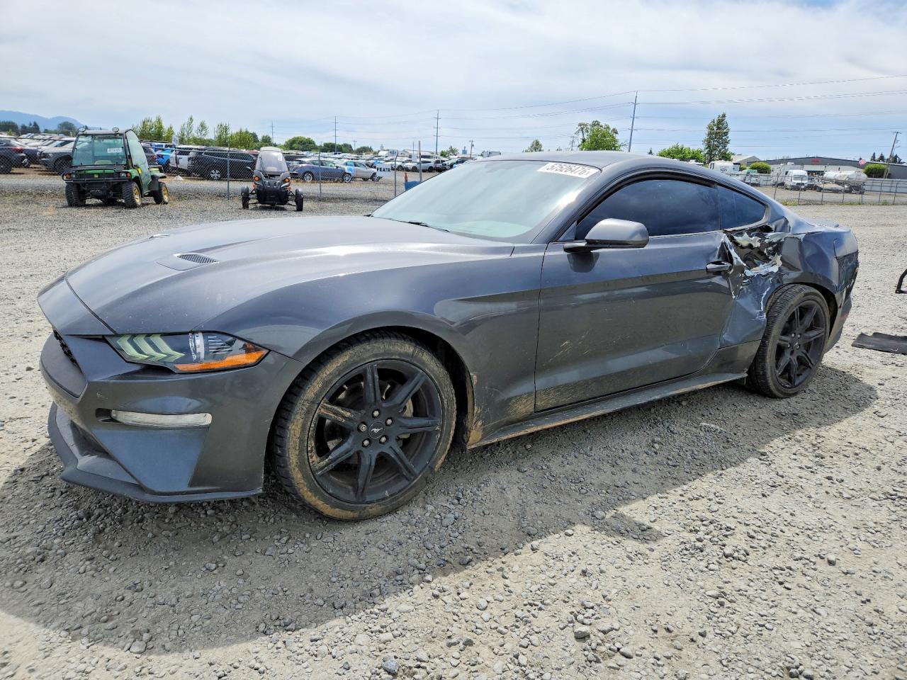 2018 Ford Mustang EcoBoost, VIN 1FA6P8TH3J5163726 — Бок