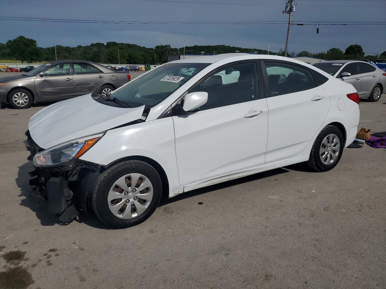 2017 Hyundai Accent SE, VIN KMHCT4AE9HU314557 — Перед