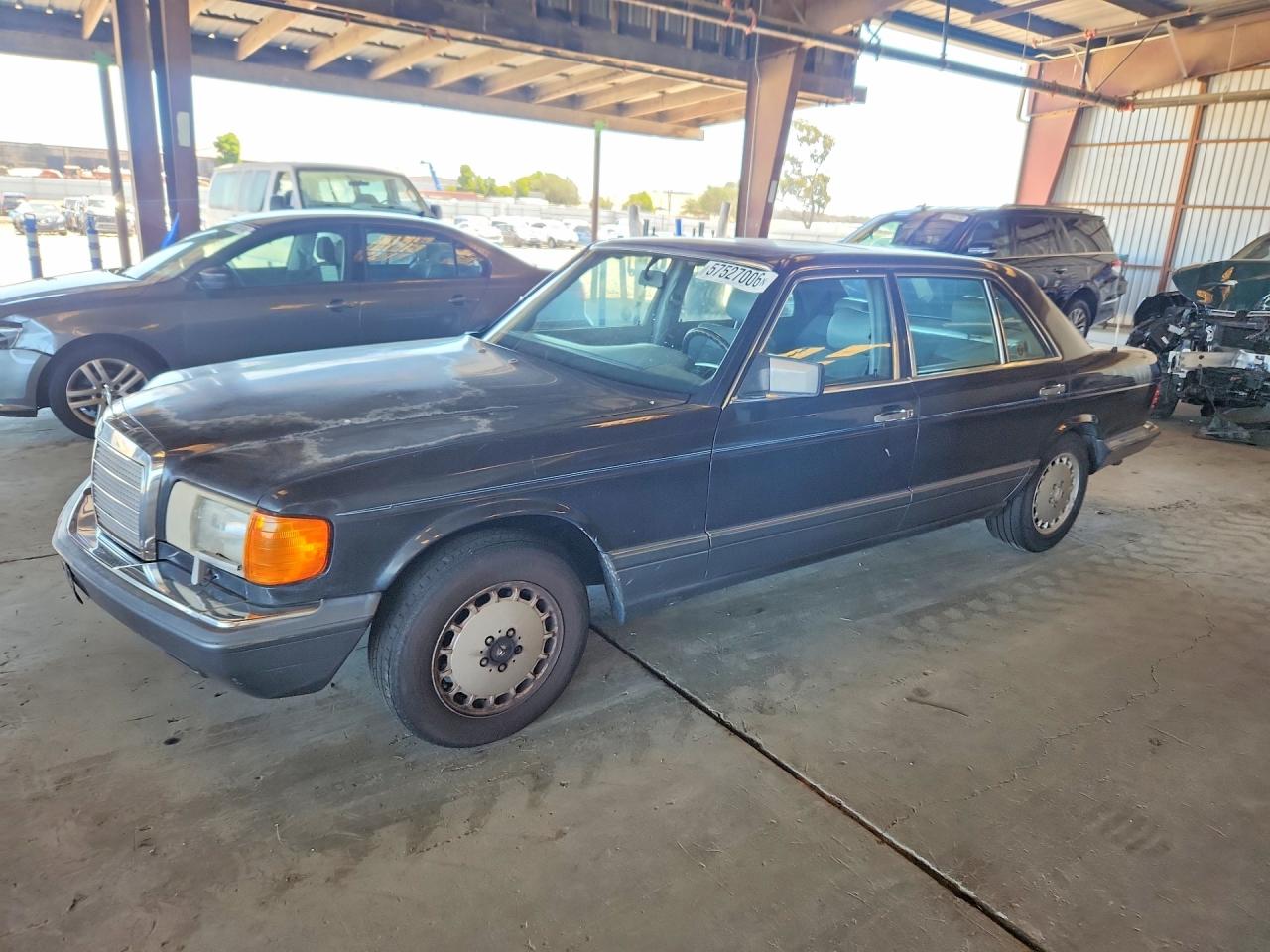 1989 Mercedes-Benz 420 SEL, VIN WDBCA35E2KA481770 — Minor dents and scratches