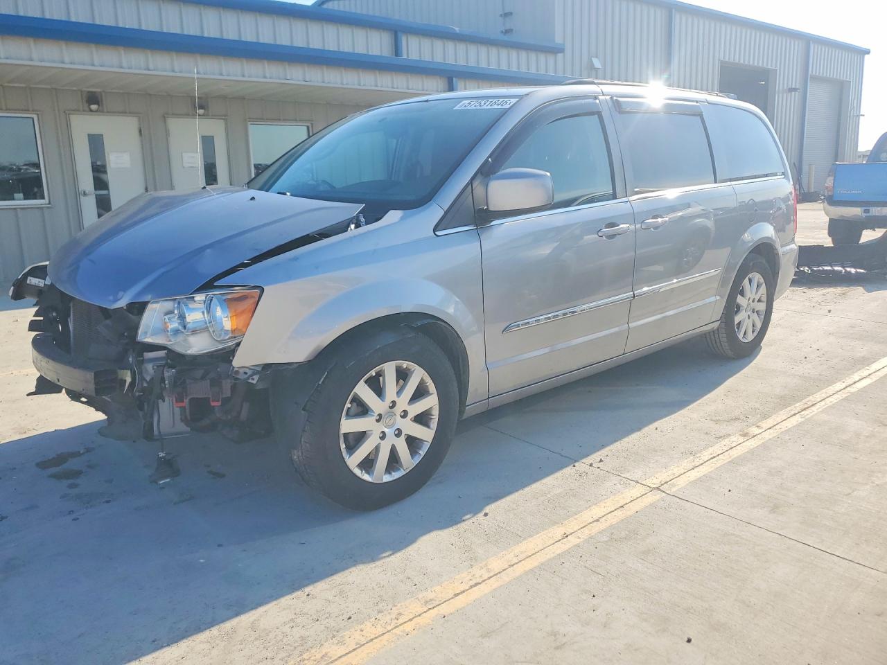 2013 Chrysler Town & Country Touring, VIN 2C4RC1BG6DR777129 — Front end