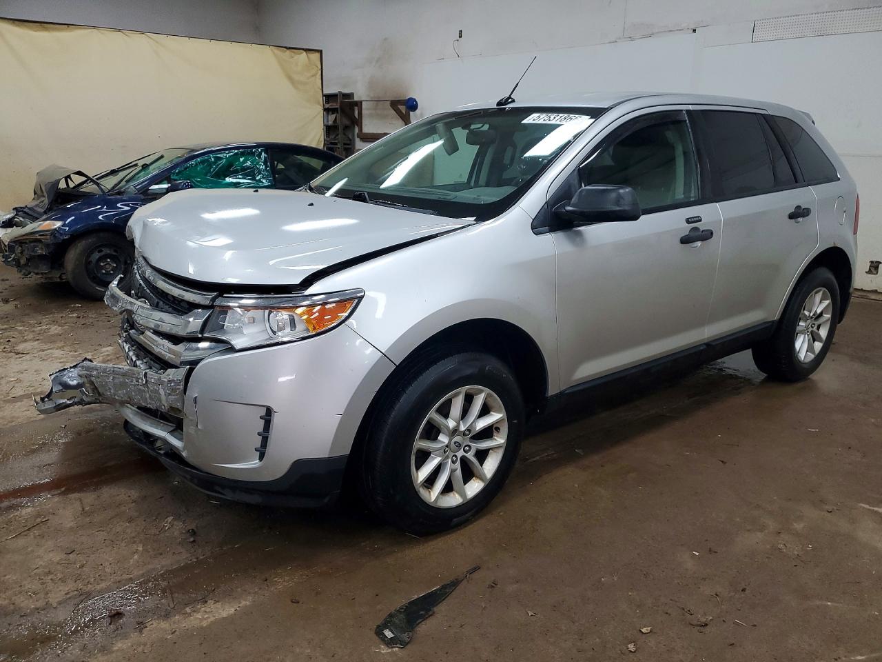 2013 Ford Edge SE, VIN 2FMDK3GC6DBB43743 — Front end