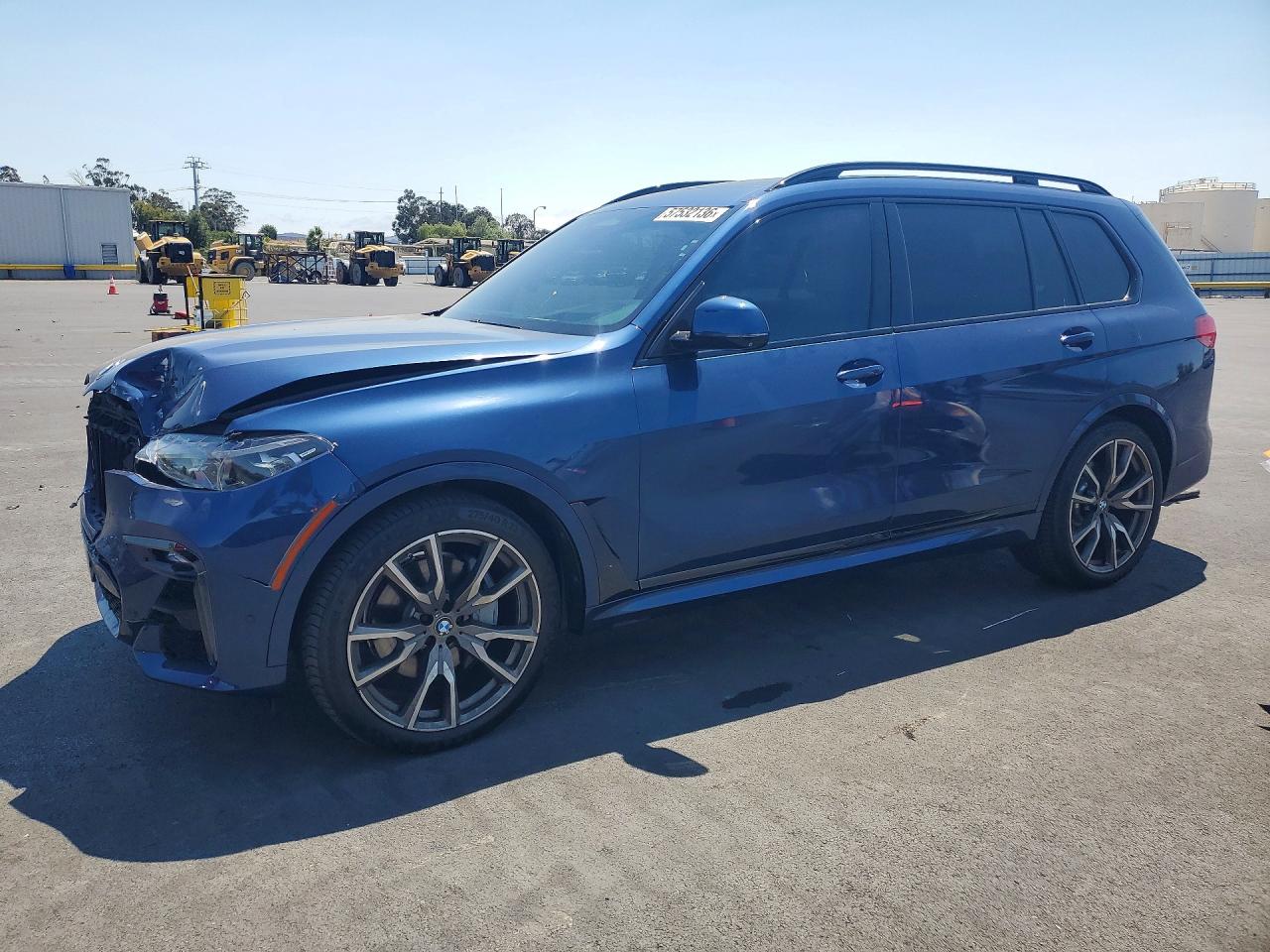2019 BMW X7 xDrive50i, VIN 5UXCX4C56KLS37731 — Front end