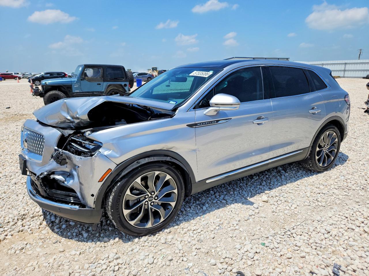 2022 Lincoln Nautilus Reserve, VIN 2LMPJ6K93NBL00132 — Front end