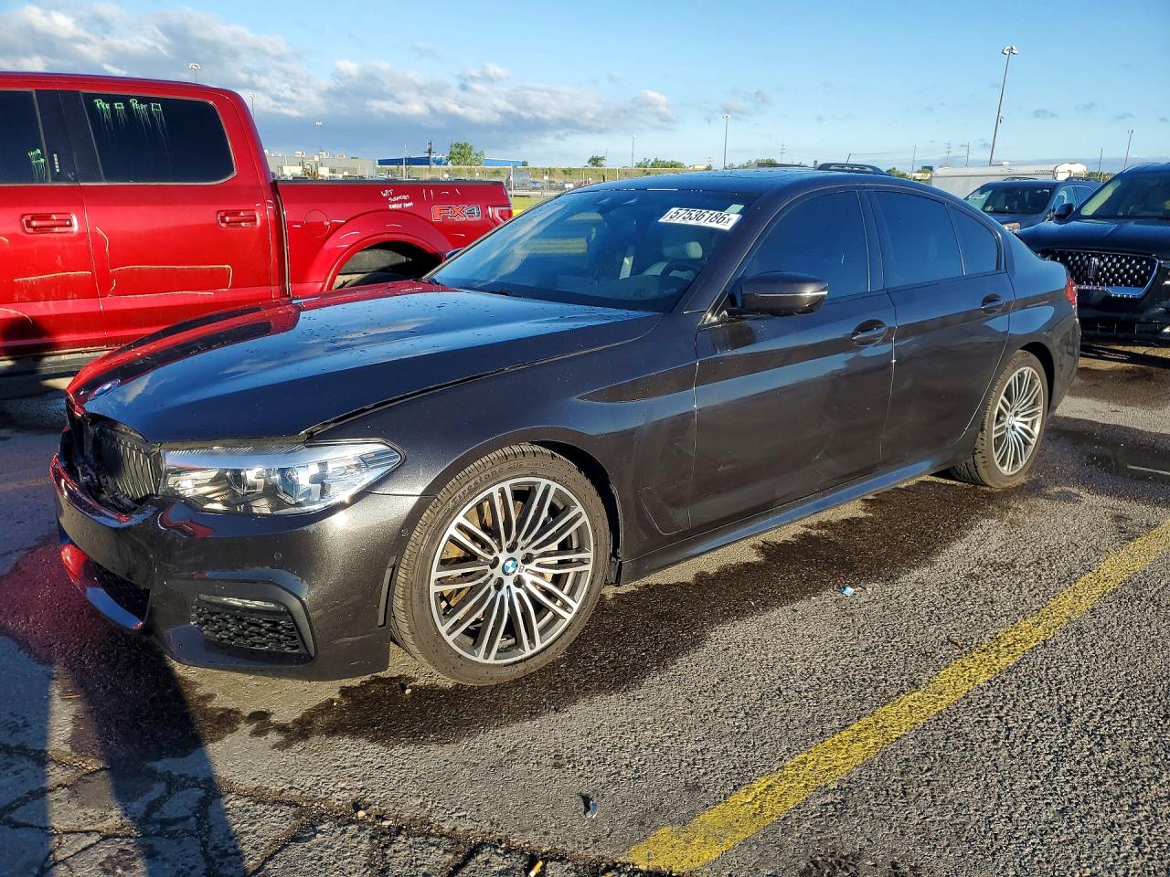 2019 BMW 5 Series 530i, VIN WBAJA5C50KWW13500 — Front end