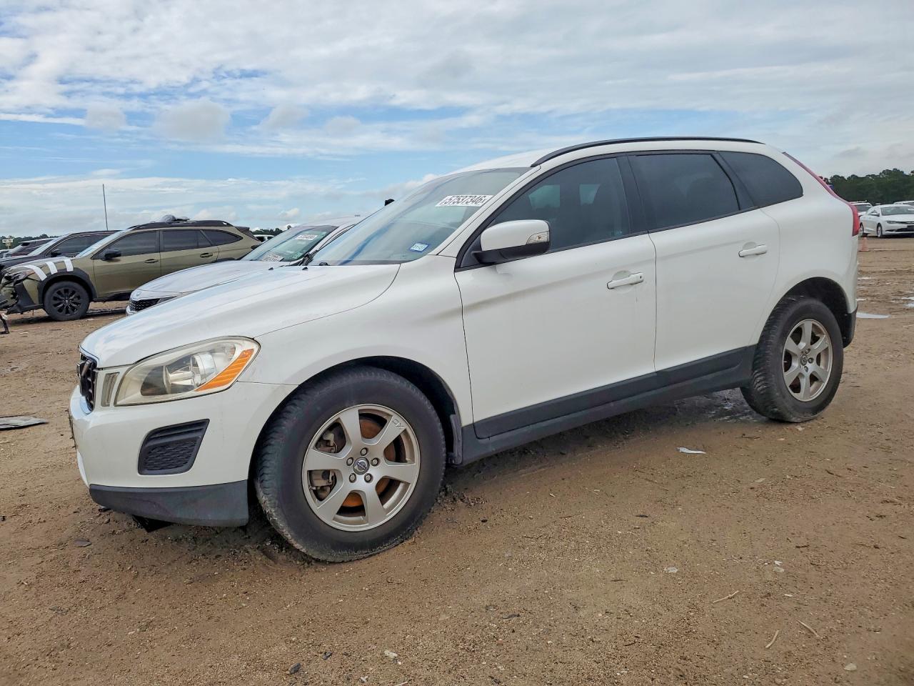 2011 Volvo XC60 3.2L, VIN YV4952DL4B2147998 — Front end
