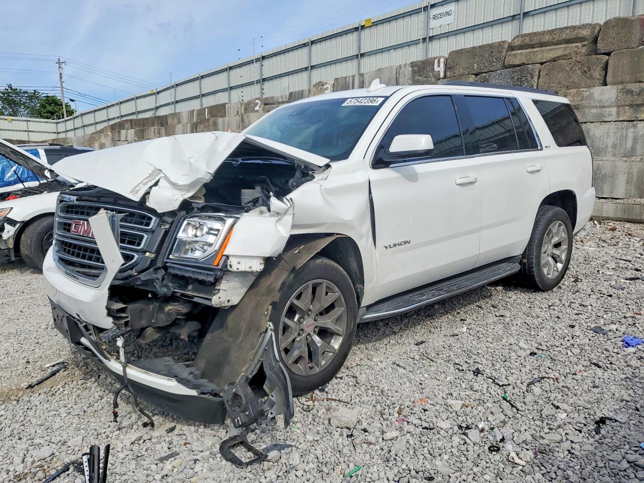 2017 GMC Yukon SLT, VIN 1GKS2BKC2HR144666 — Front end
