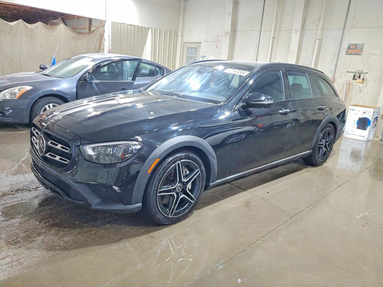 2023 Mercedes-Benz E 450, VIN W1KZH6AB5PB117242 — Бок