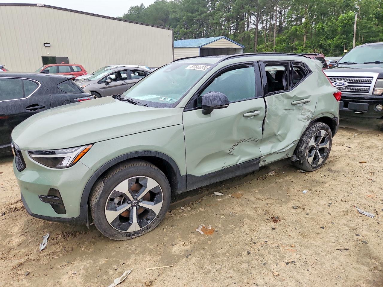 2024 Volvo XC40 Core Bright Theme, VIN YV4L12UK5R2215860 — Бок