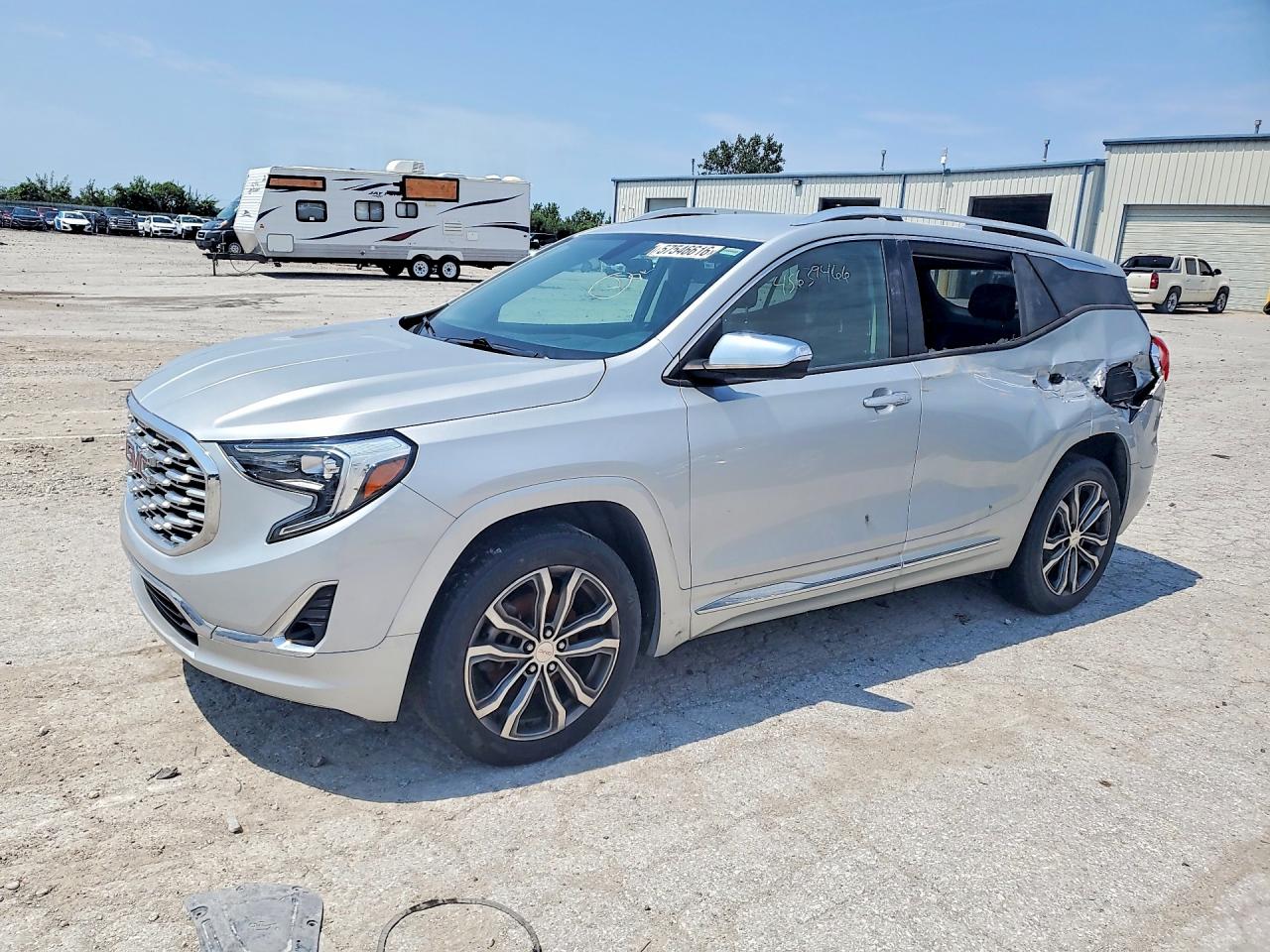 2019 GMC Terrain Denali, VIN 3GKALSEX9KL386117 — Side