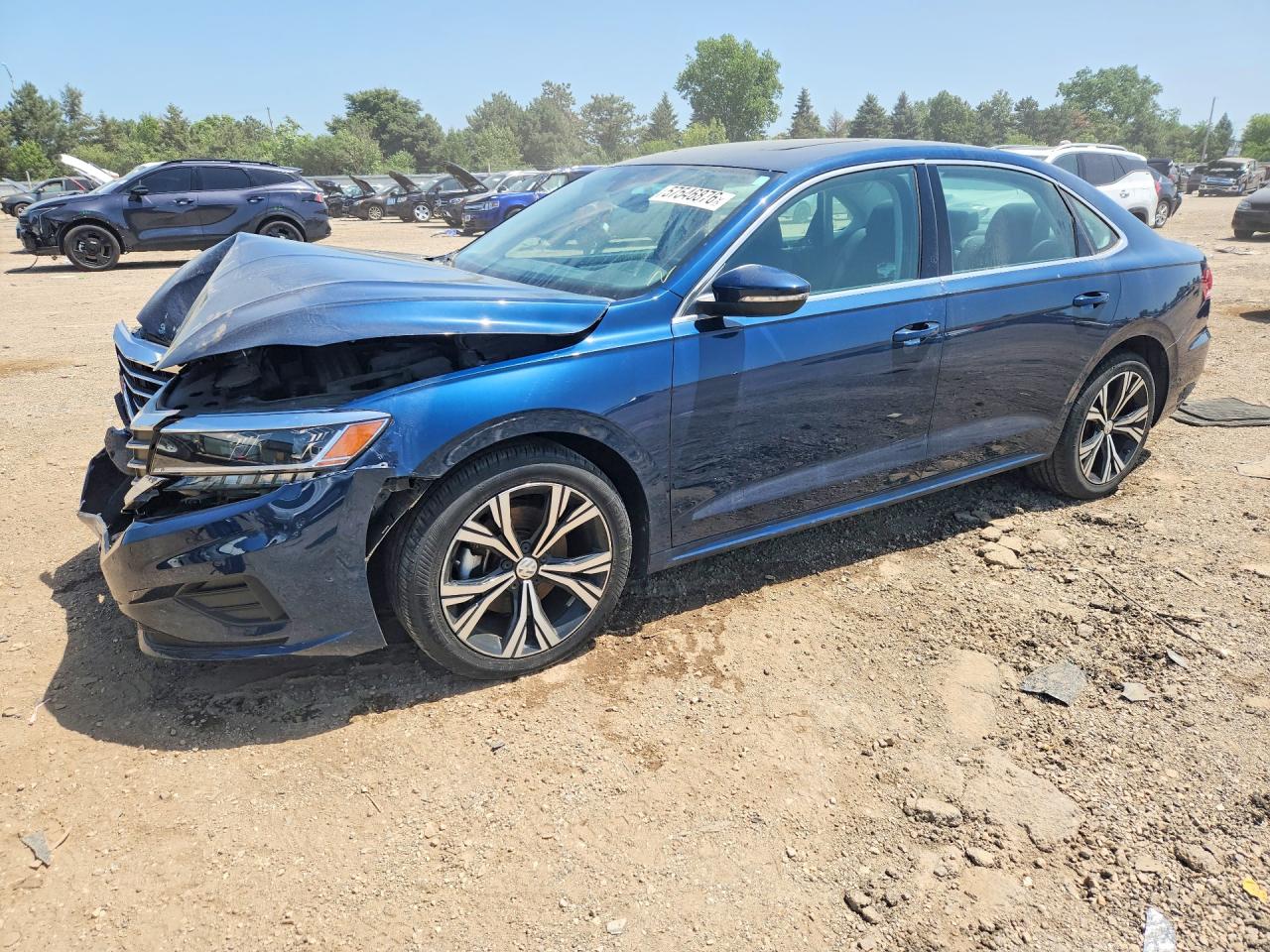 2021 Volkswagen Passat SE, VIN 1VWSA7A33MC004097 — Перед