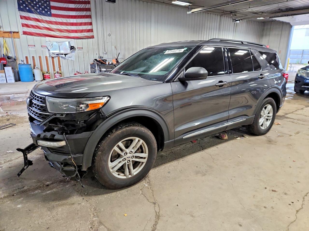 2020 Ford Explorer XLT, VIN 1FMSK8DHXLGC24241 — Front end