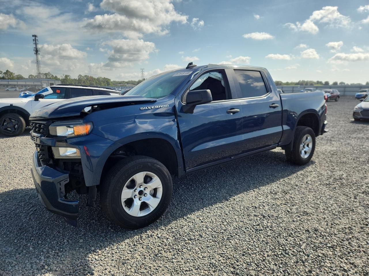 2022 Chevrolet Silverado 1500 Custom, VIN 1GCPWBEK9NZ234885 — Front end