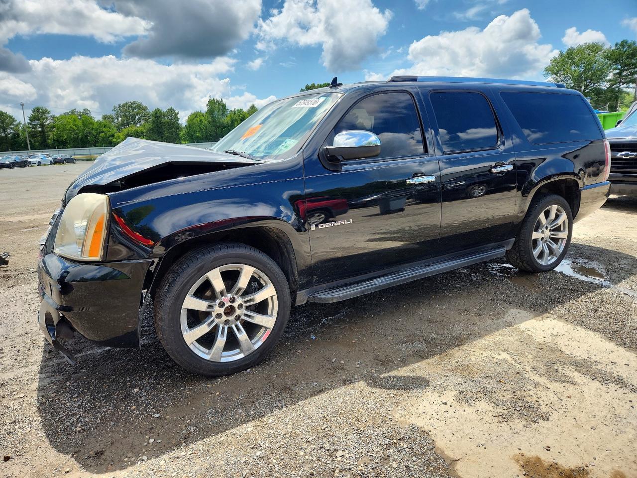 2007 GMC Yukon XL, VIN 1GKFK66887J342051 — Front end