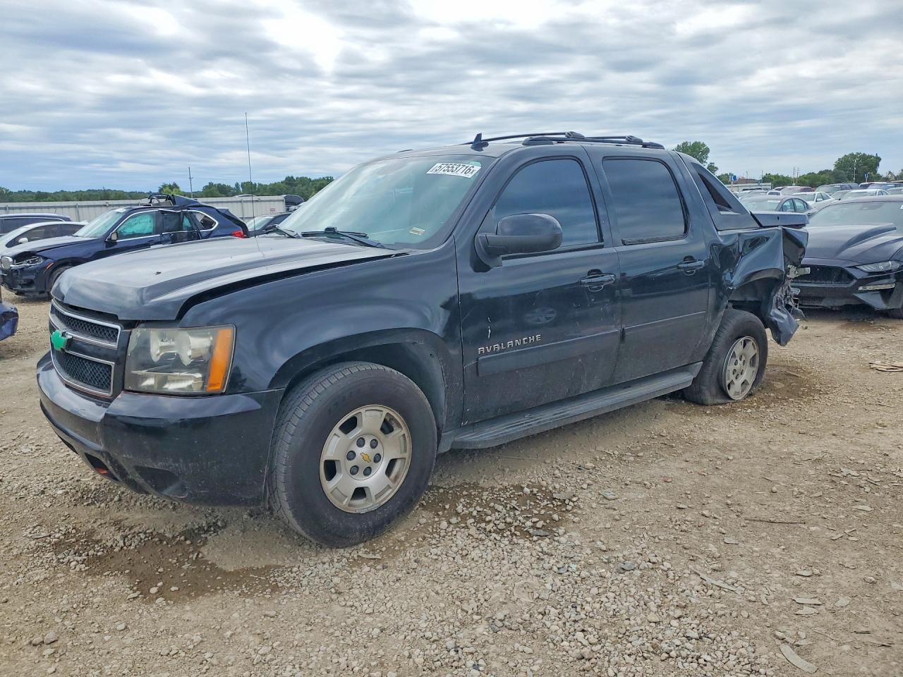 2013 Chevrolet Avalanche LS, VIN 3GNTKEE7XDG173107 — Rear end