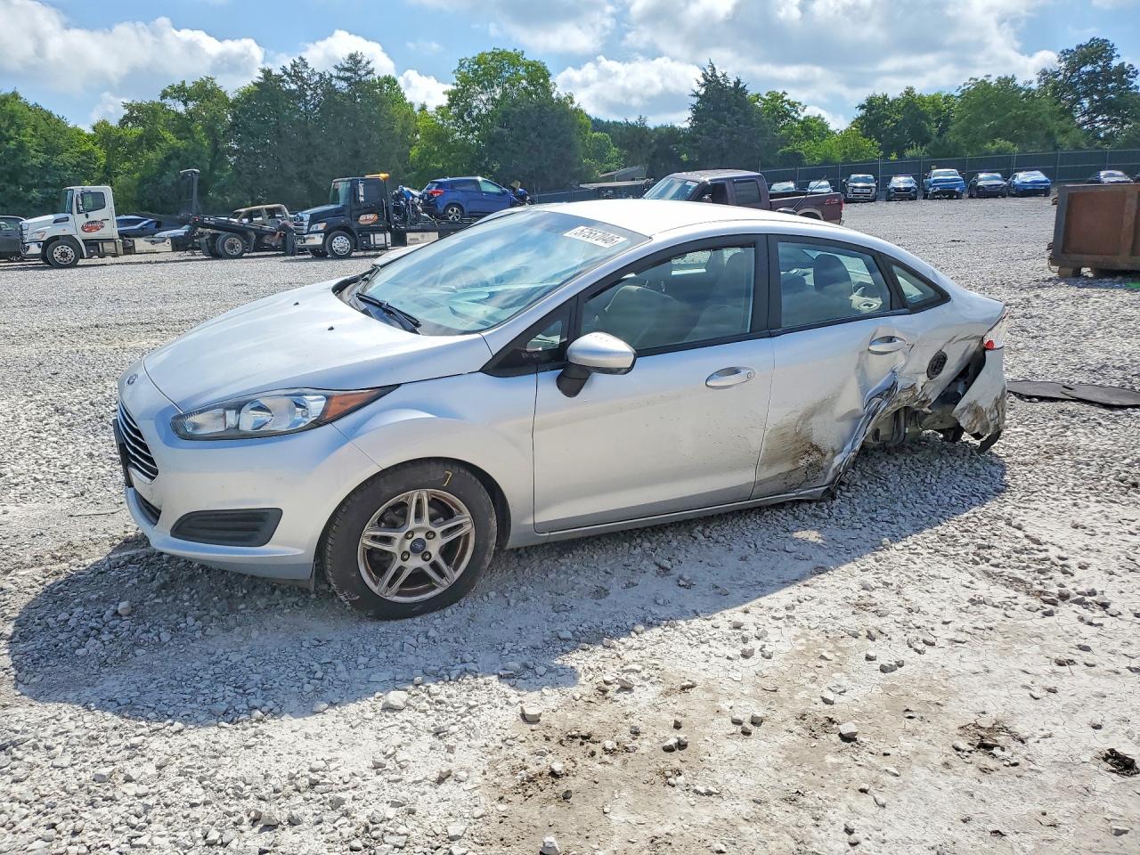 2017 Ford Fiesta SE, VIN 3FADP4BJ1HM156833 — Side