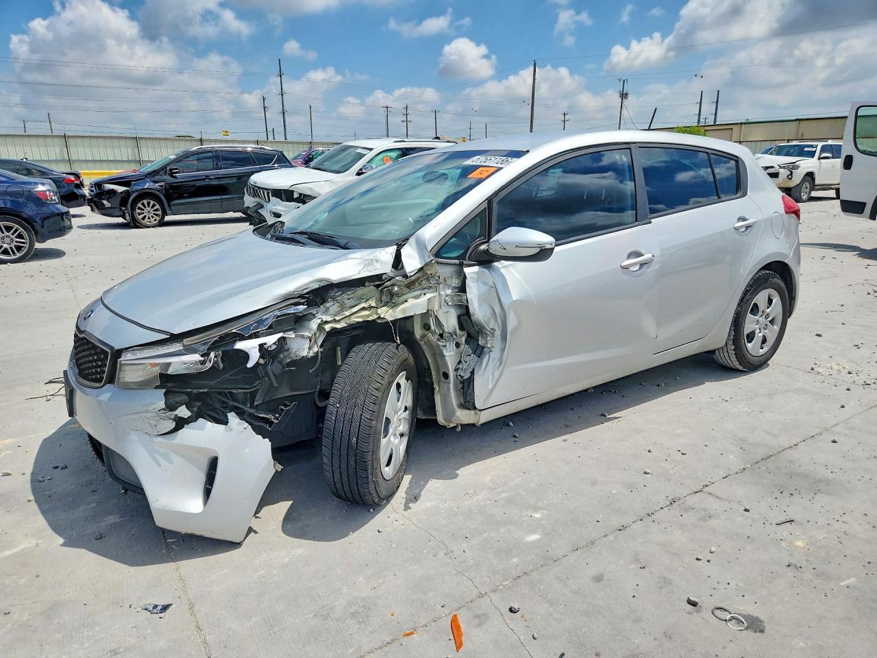 2017 Kia Forte LX, VIN KNAFK5A89H5668736 — Front end