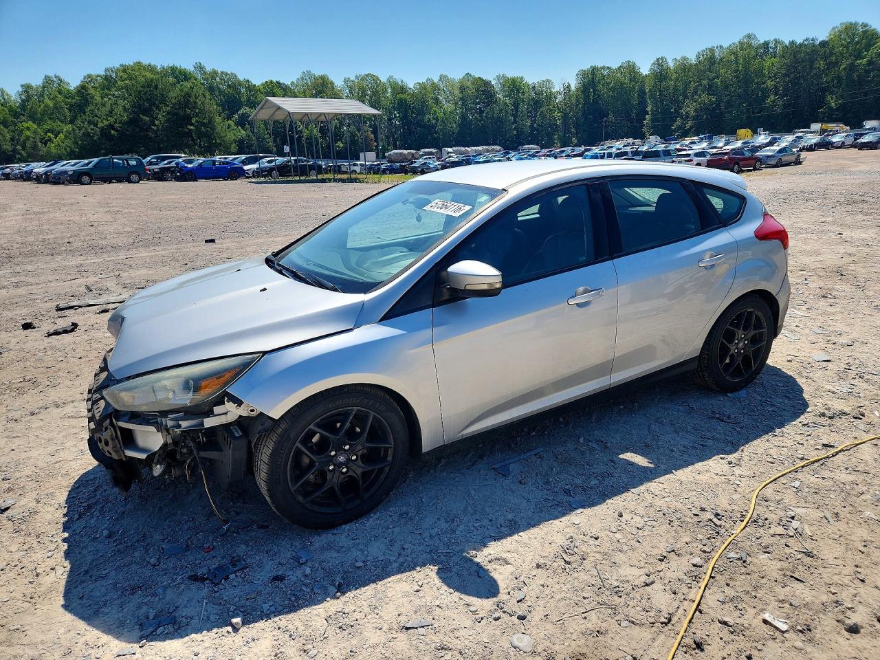 2016 Ford Focus SE, VIN 1FADP3K20GL277632 — Front end