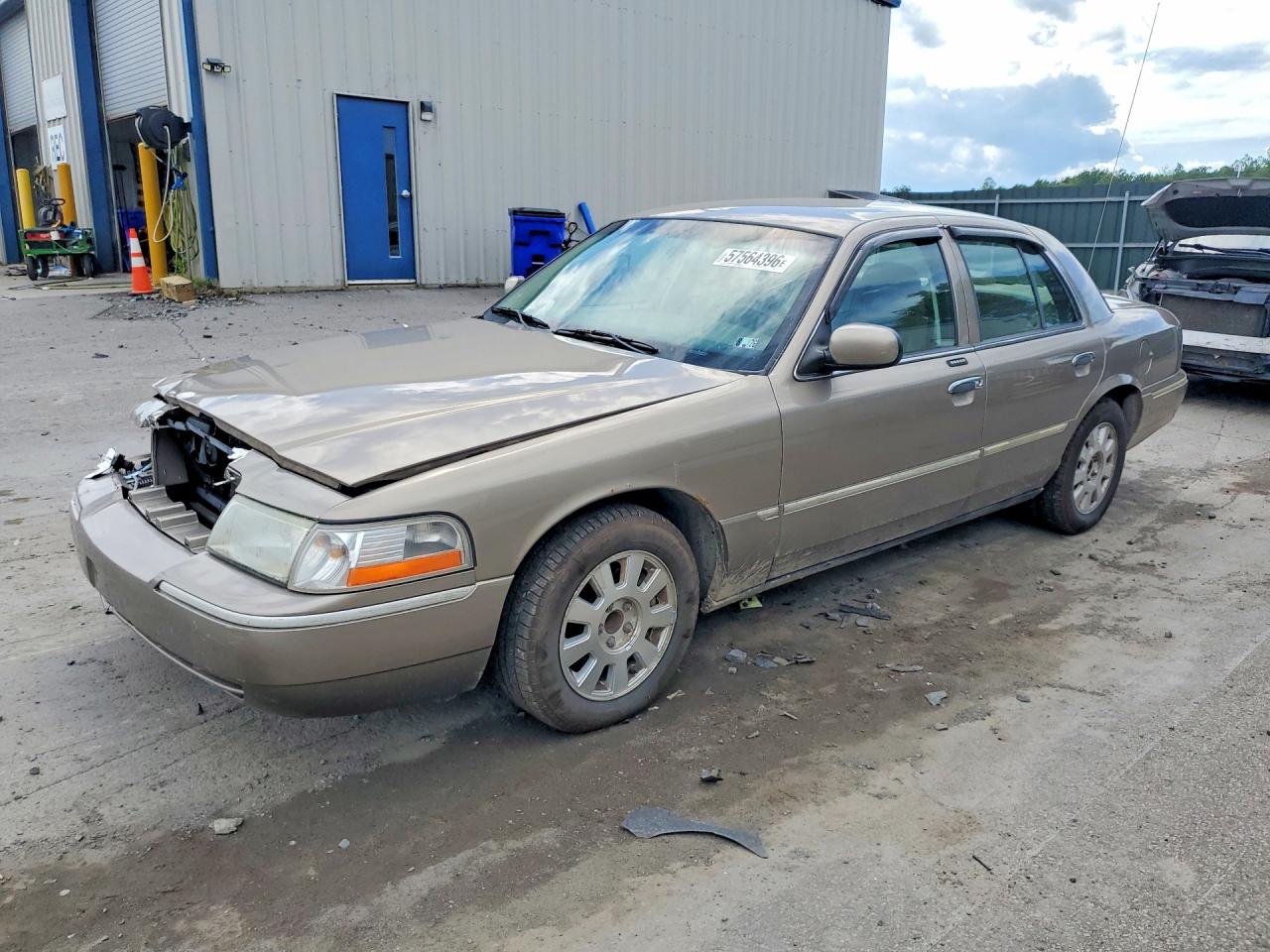 2005 Mercury Grand Marquis LS Premium, VIN 2MEFM75W45X660652 — Front end