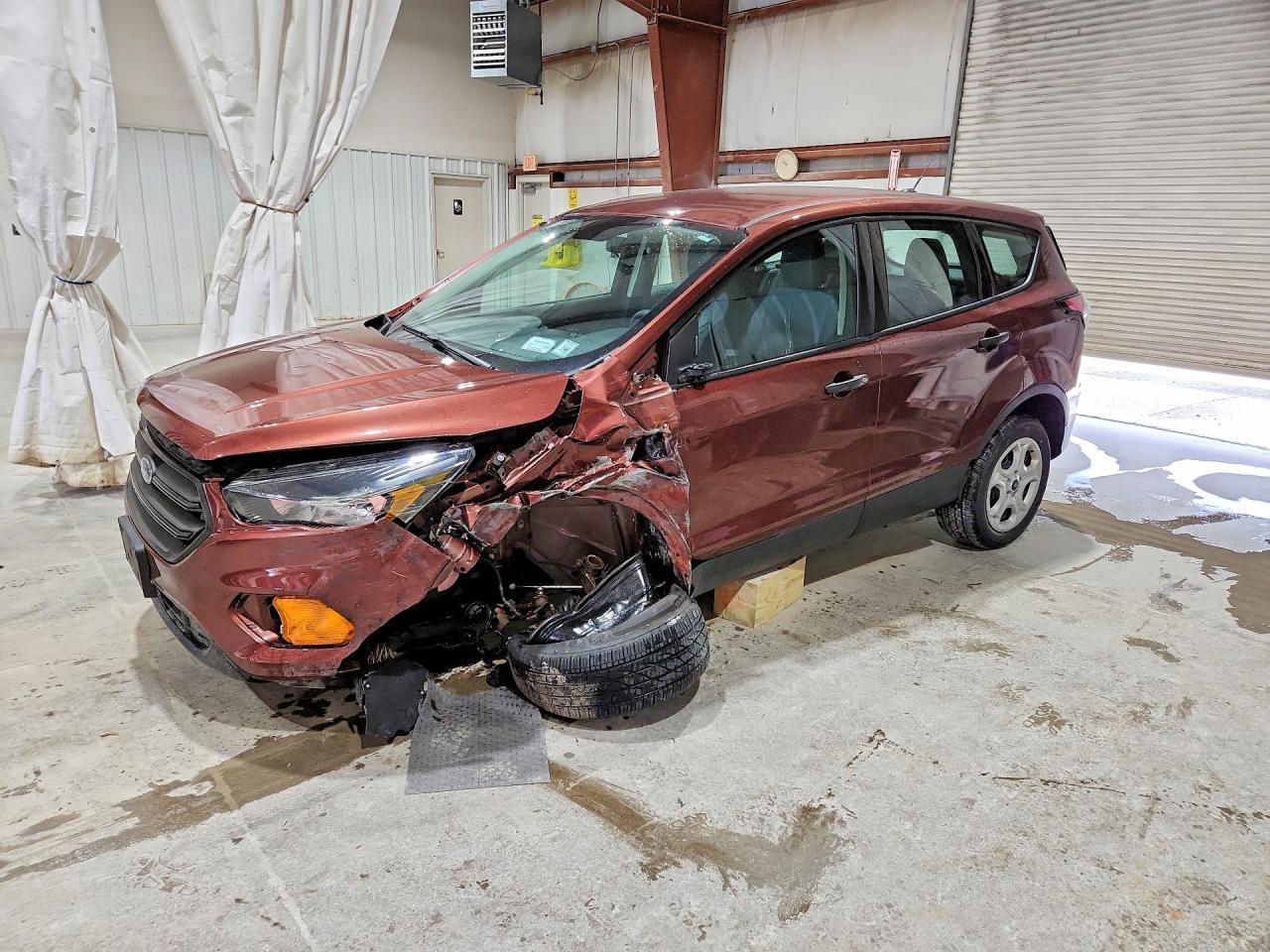 2018 Ford Escape S, VIN 1FMCU0F76JUB07131 — Front end