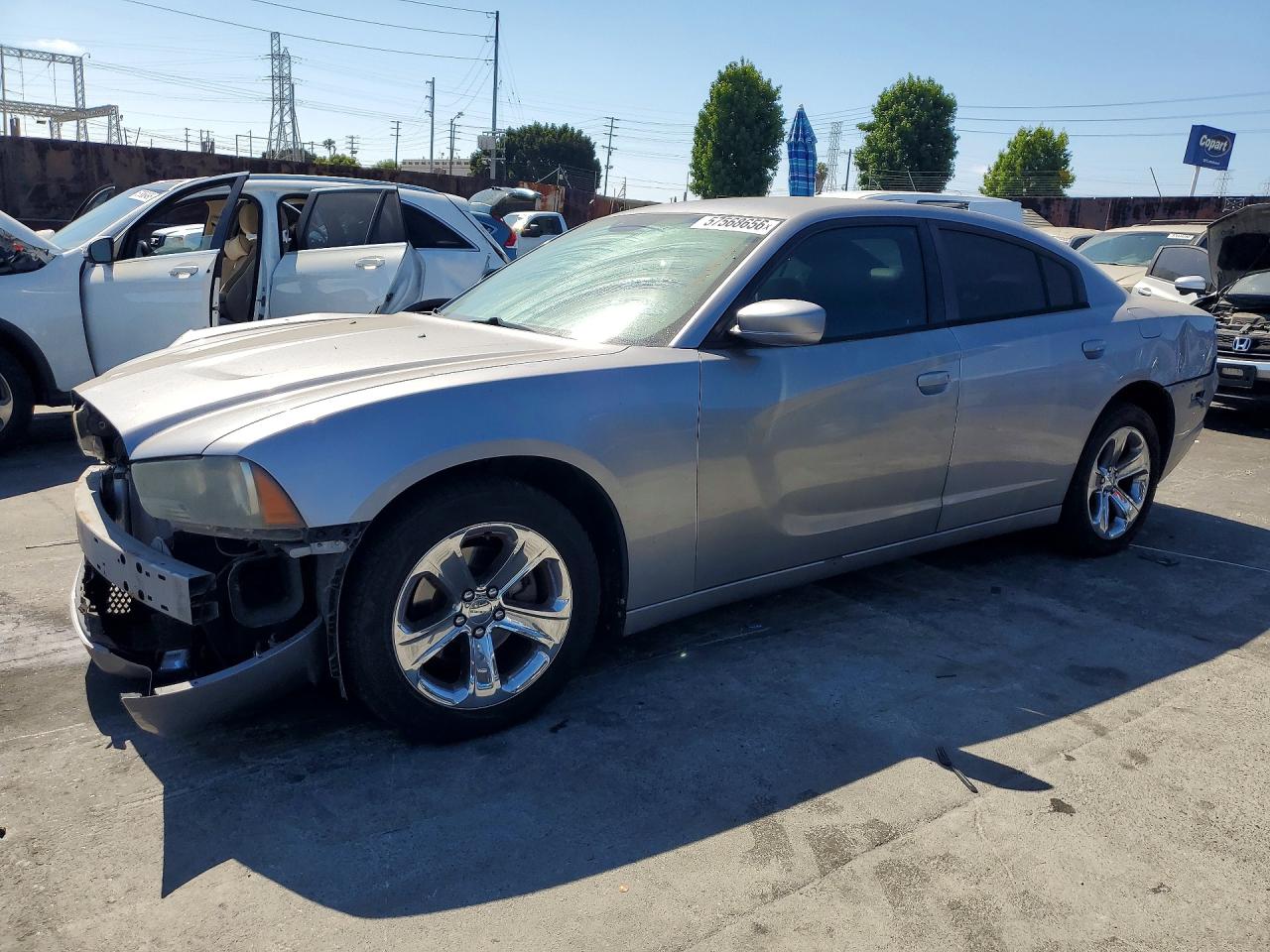 2013 Dodge Charger SXT, VIN 2C3CDXHGXDH605533 — Front end