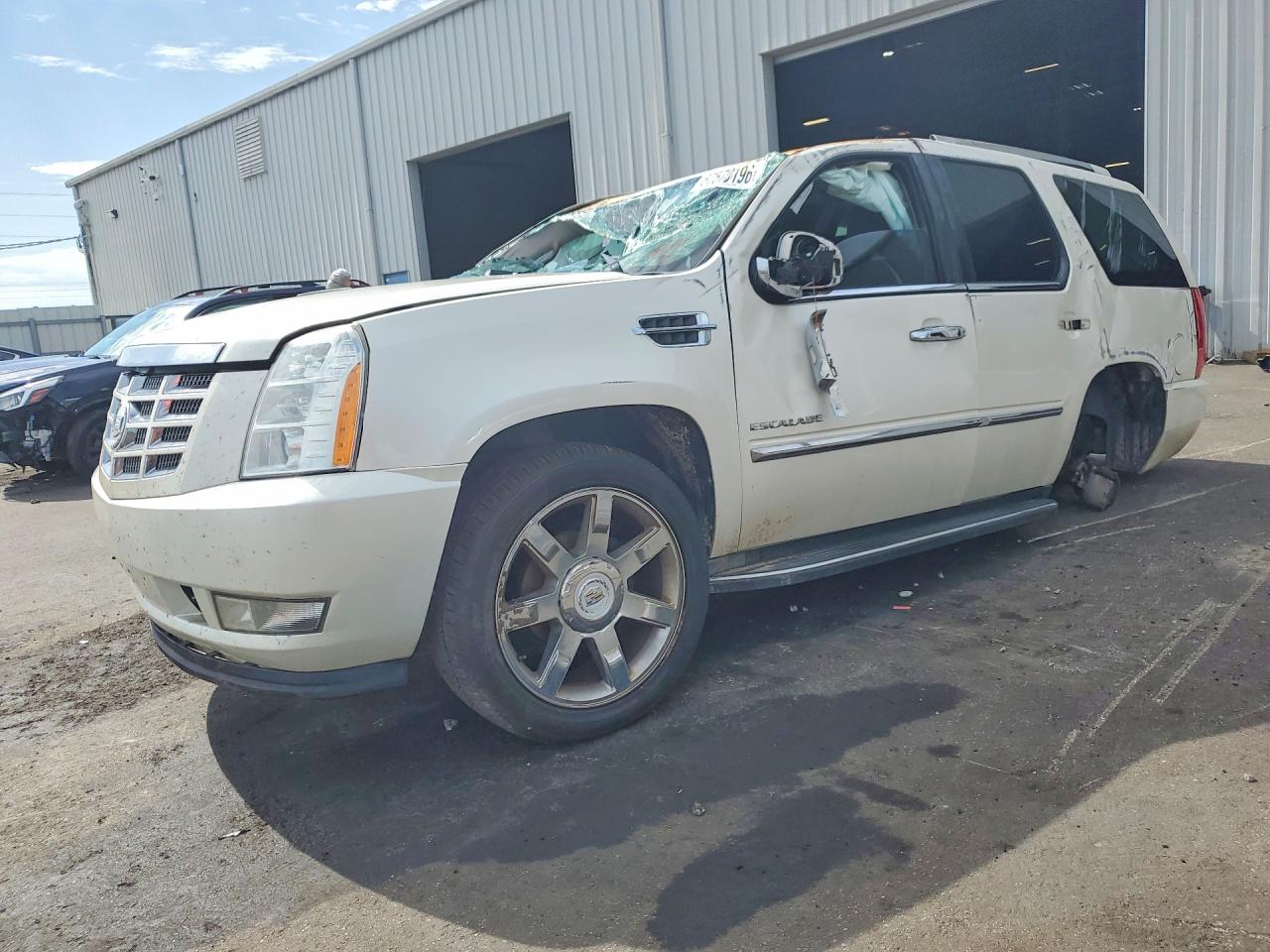 2010 Cadillac Escalade Luxury, VIN 1GYUCBEF3AR257484 — Rollover