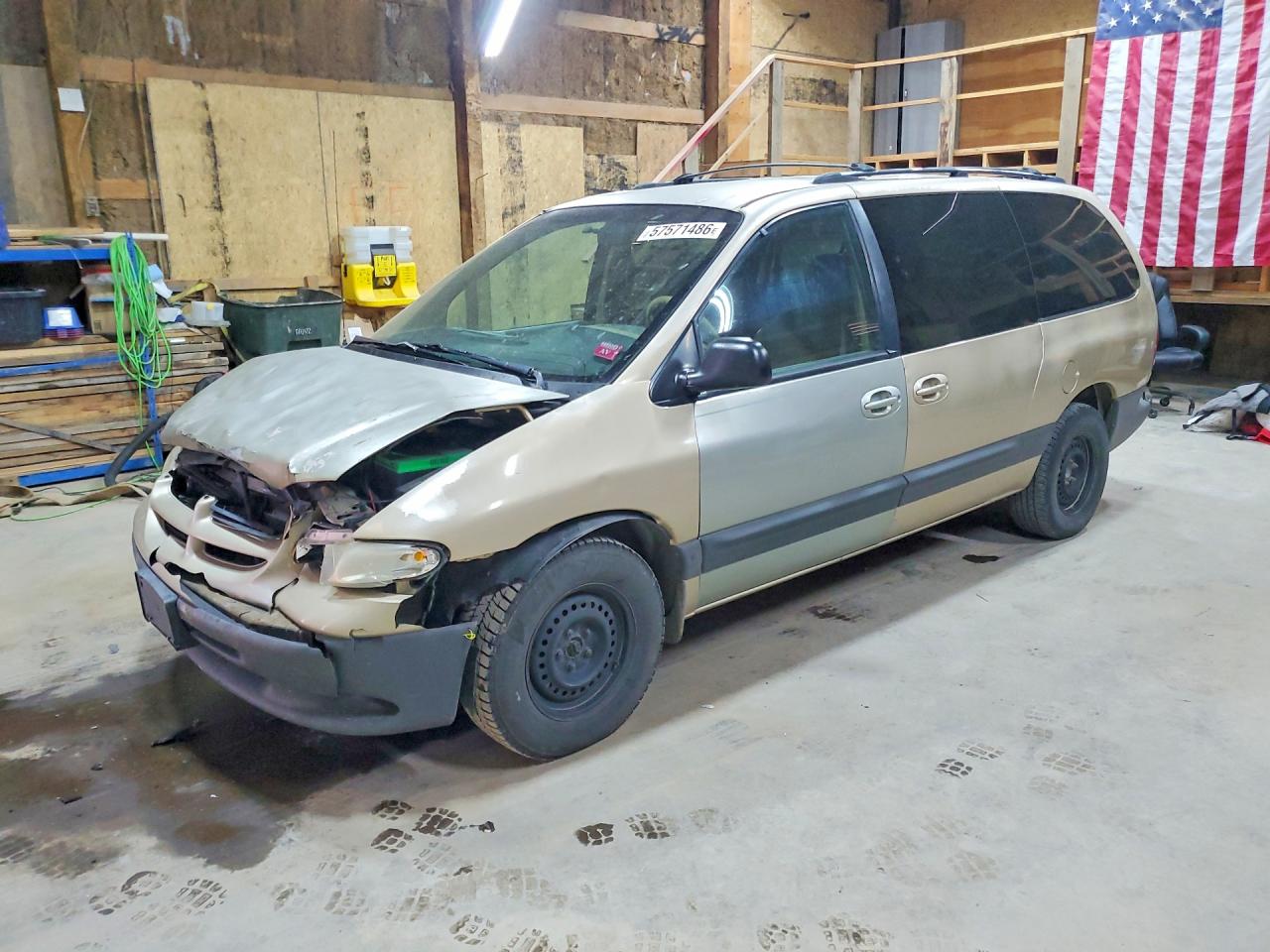 2000 Dodge Caravan SE, VIN 1B4GP44G0YB750990 — Перед
