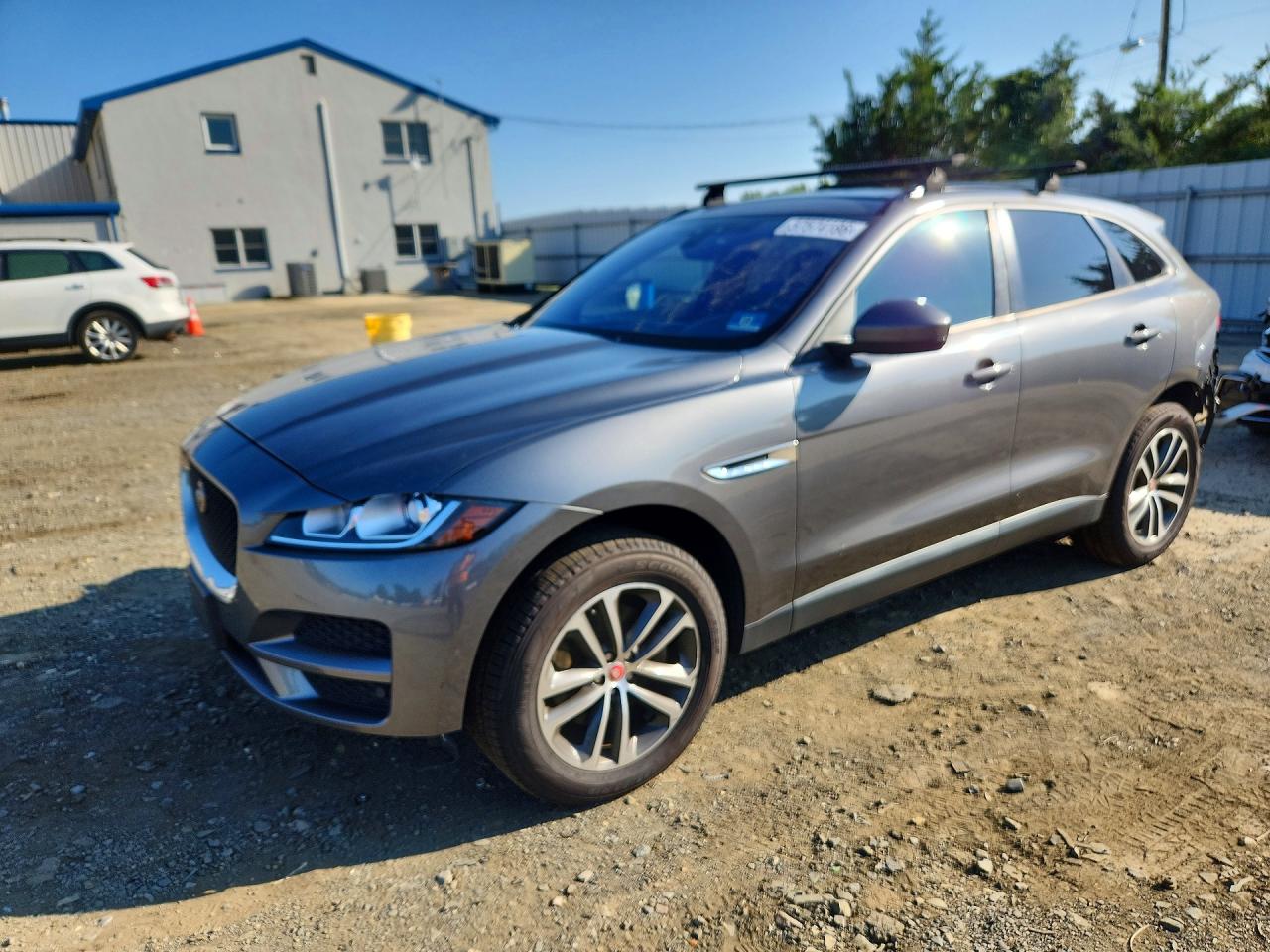 2017 Jaguar F-Pace 35t Premium, VIN SADCJ2BV4HA084655 — Rear end