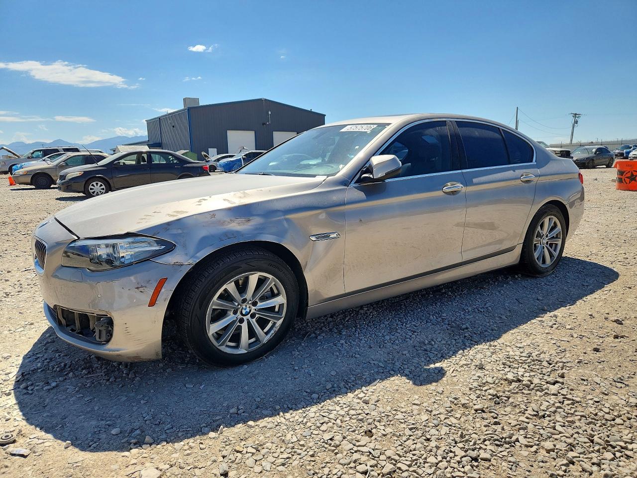 2016 BMW 5 Series 528i, VIN WBA5A5C53GD526601 — Перед