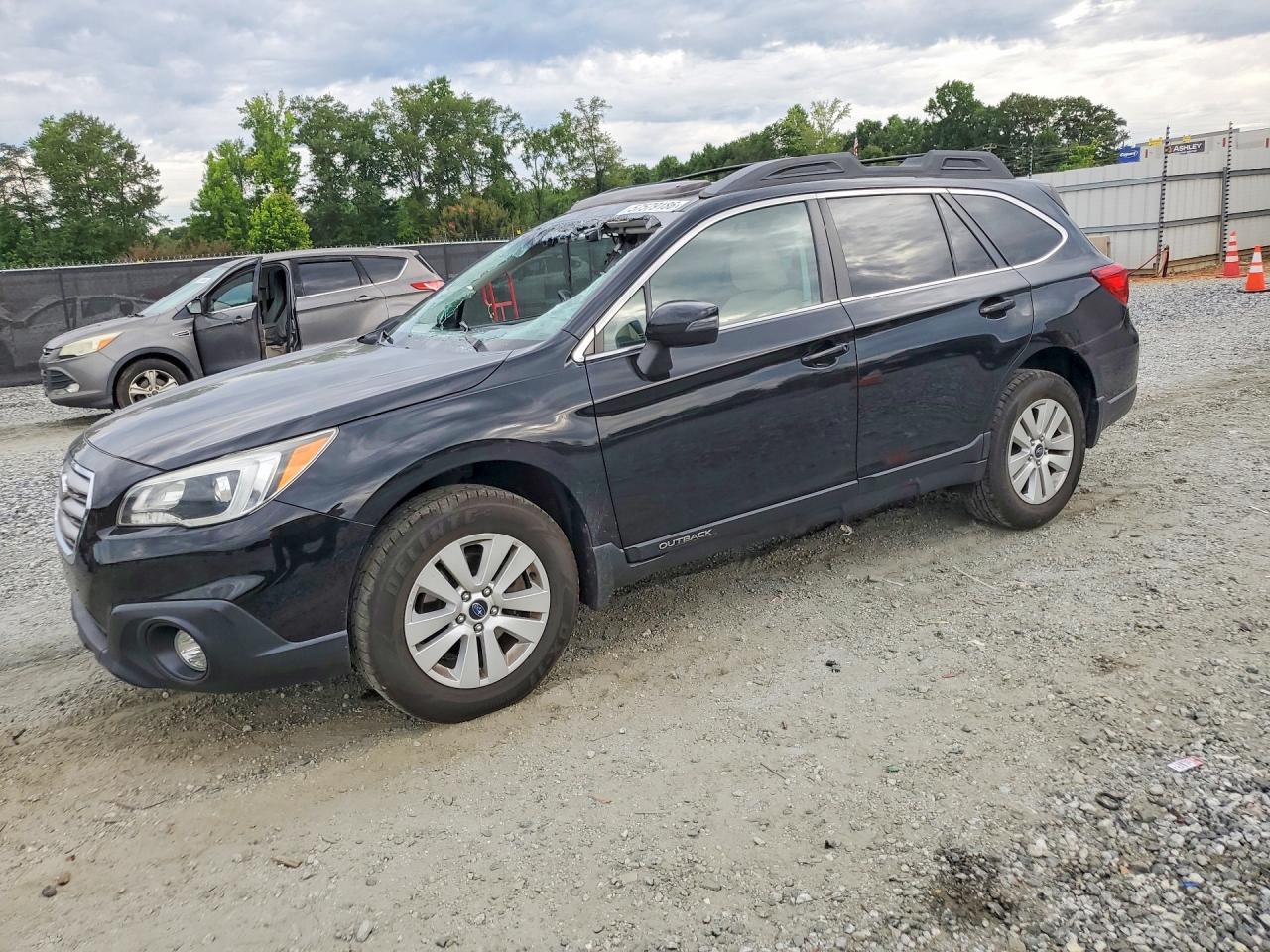 2015 Subaru Outback Premium, VIN 4S4BSBHC6F3321878 — Roof
