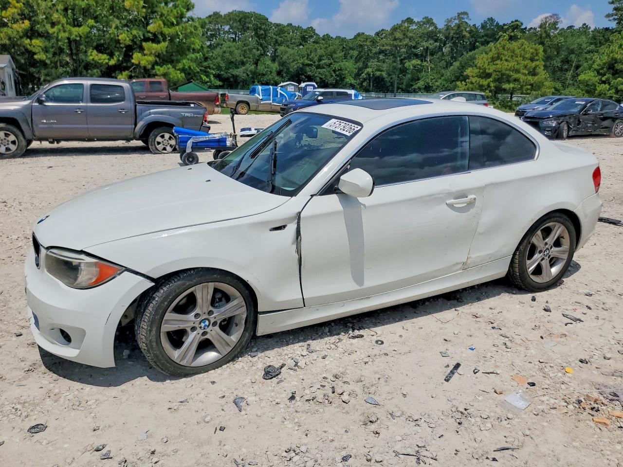 2013 BMW 1 Series 128i, VIN WBAUP9C54DVS95358 — Side