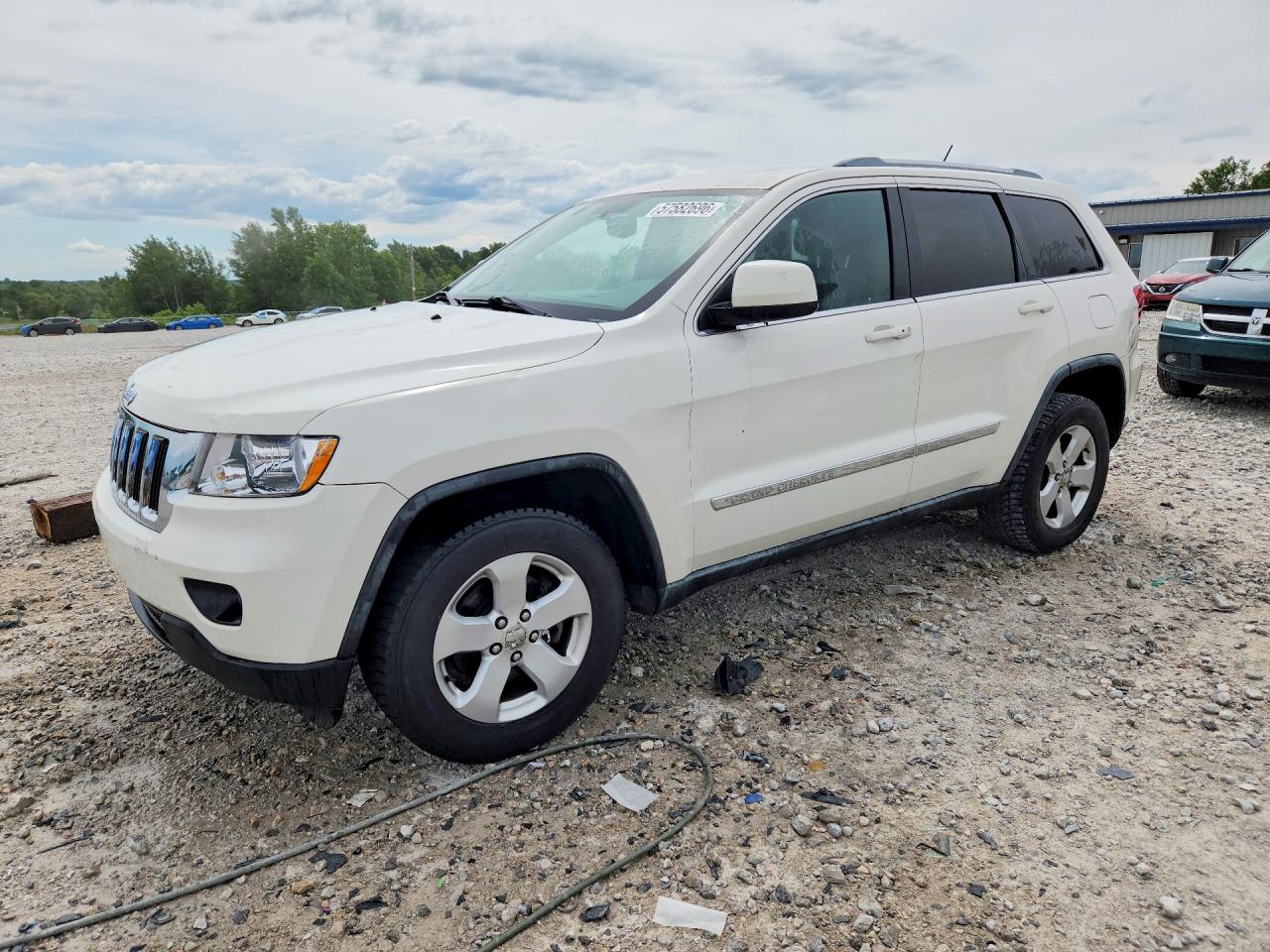 2011 Jeep Grand Cherokee Laredo, VIN 1J4RR4GG8BC669250 — Side