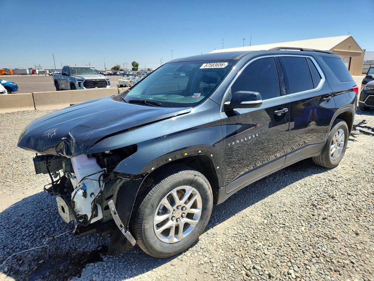 2021 Chevrolet Traverse LT Cloth, VIN 1GNEVGKW4MJ117573 — Перед