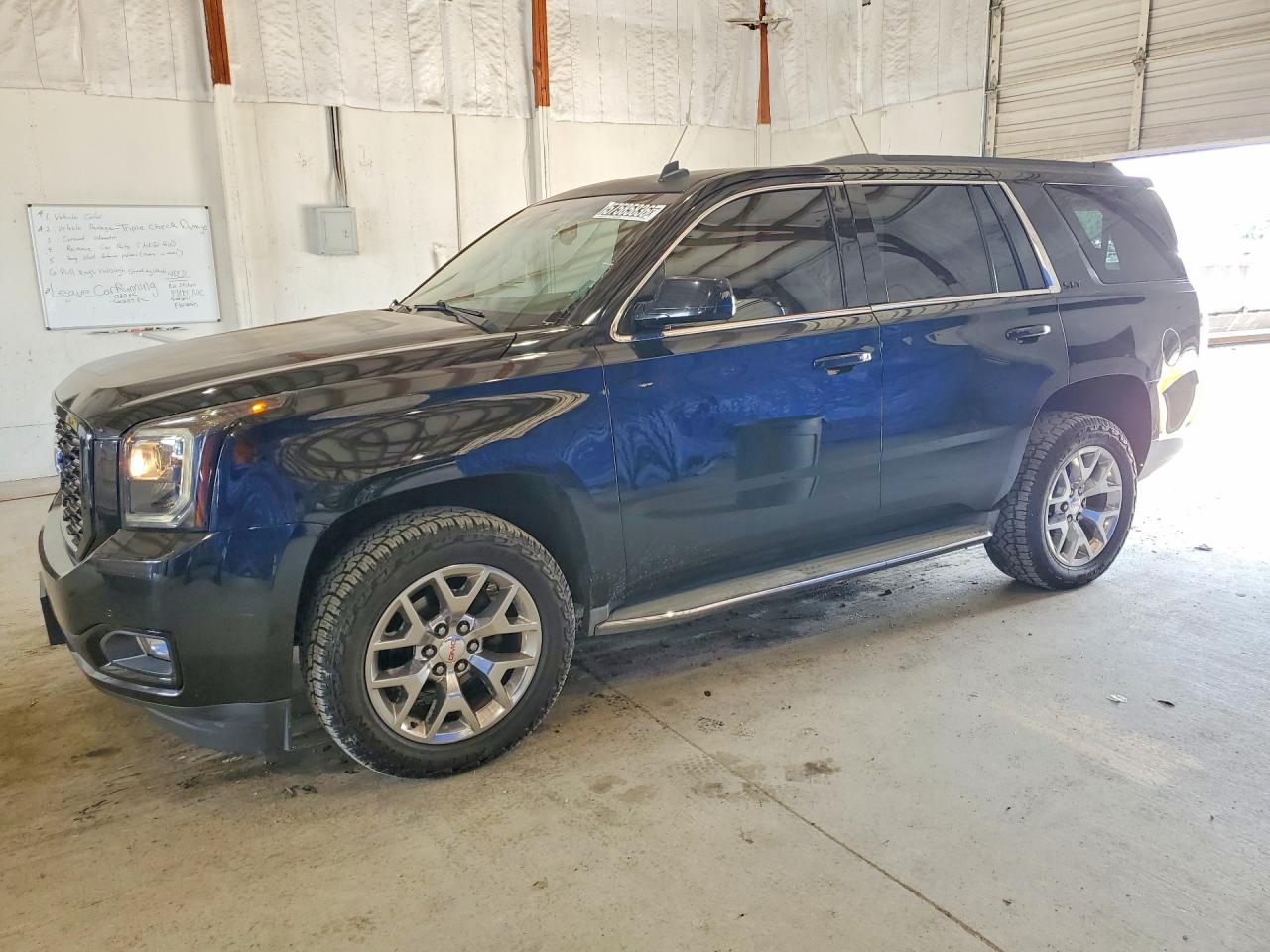2015 GMC Yukon SLT, VIN 1GKS2BKC0FR109301 — Normal wear