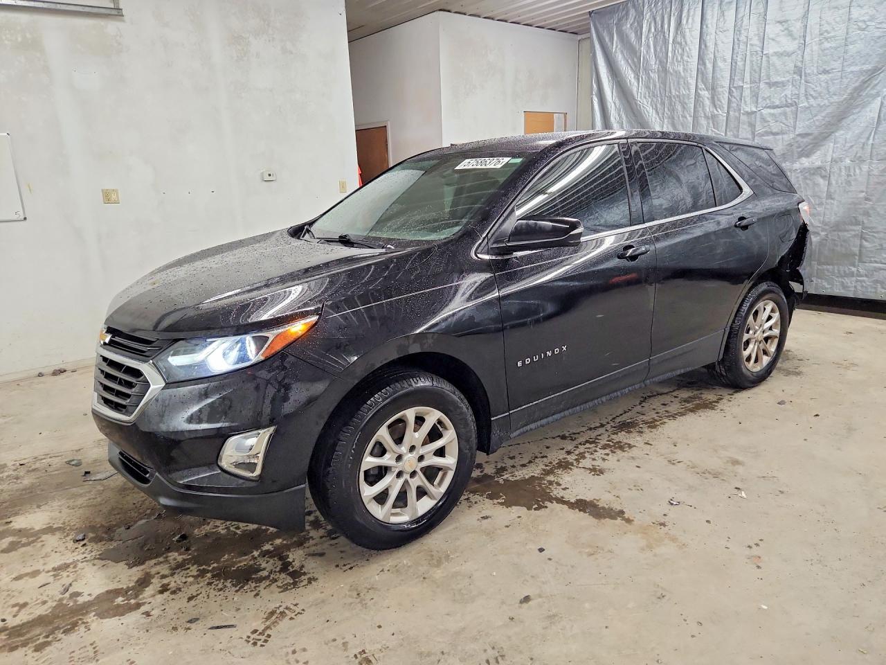 2018 Chevrolet Equinox LT, VIN 3GNAXSEV6JL387004 — Rear end