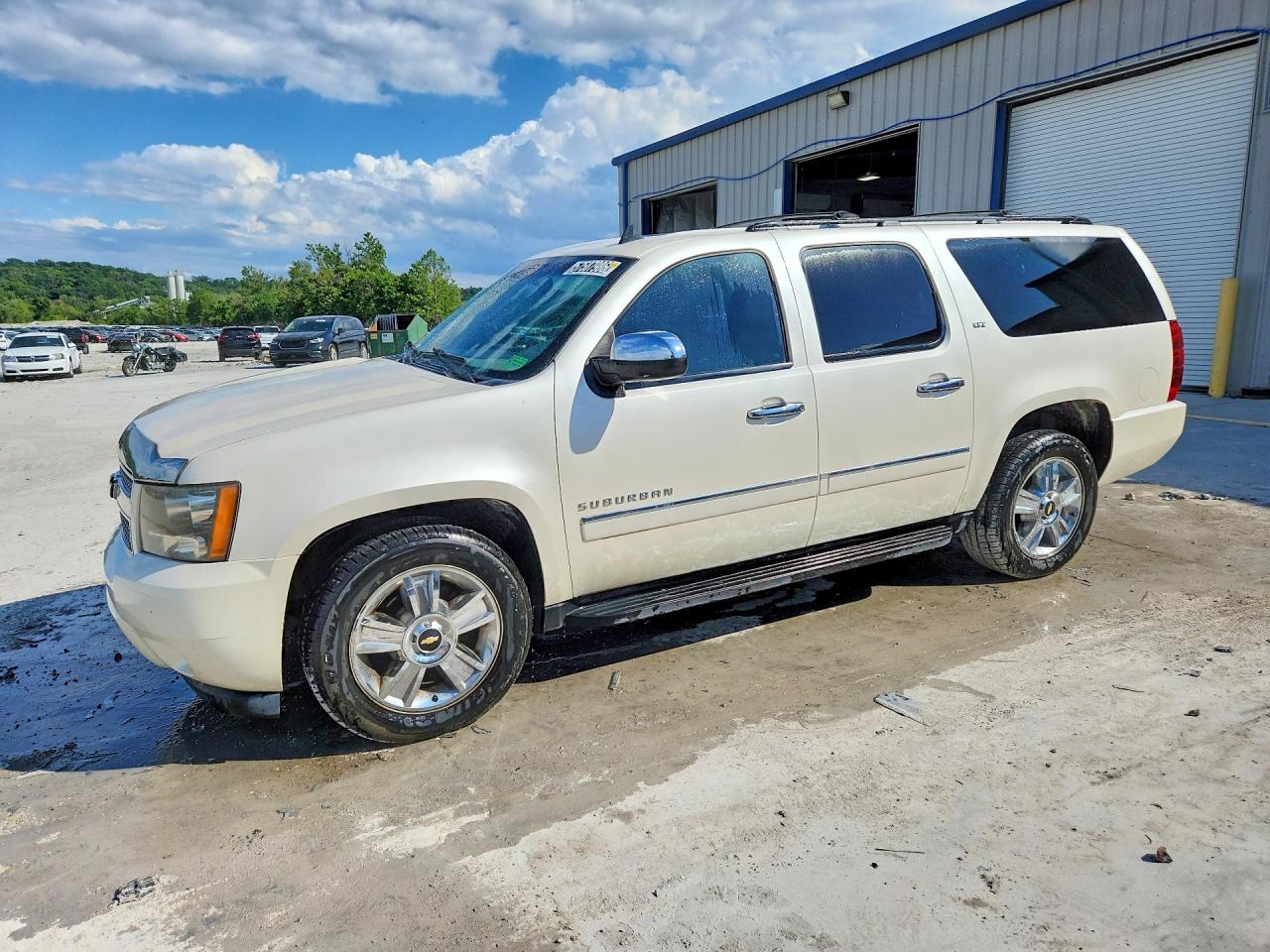 2010 Chevrolet Suburban LTZ, VIN 1GNUKKE3XAR159915 — Обычный износ