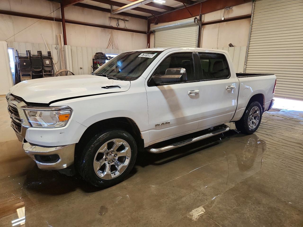 2020 Ram 1500 Big Horn, VIN 1C6SRFFT6LN145240 — Front end